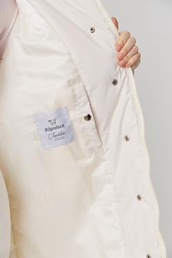 Зимнее пальто миди молочного цвета