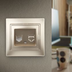 Розетка Intro Plano 1-303-04 информационная RJ45, IP20, СУ, шампань