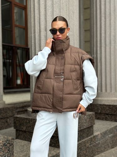 Шоколадный утепленный жилет