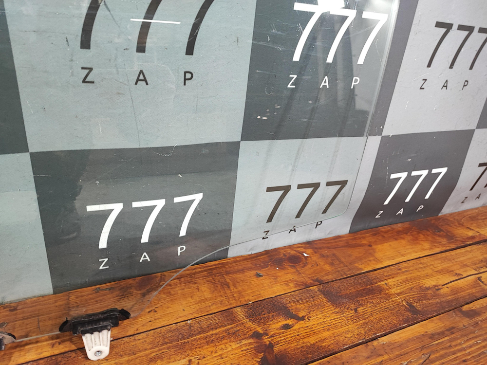 Стекло переднее левое Grand Vitara 2 (JT) 05-15 Б/У Оригинал 8450265J00