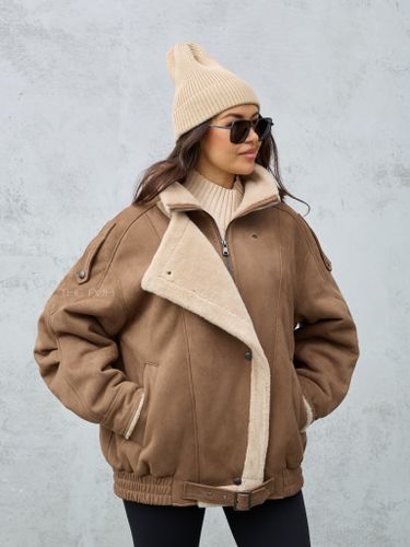 Коричневая дубленка с воротником