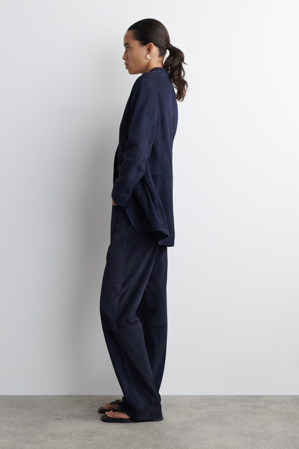 COS Брюки прямого покроя FLUID, стальной синий