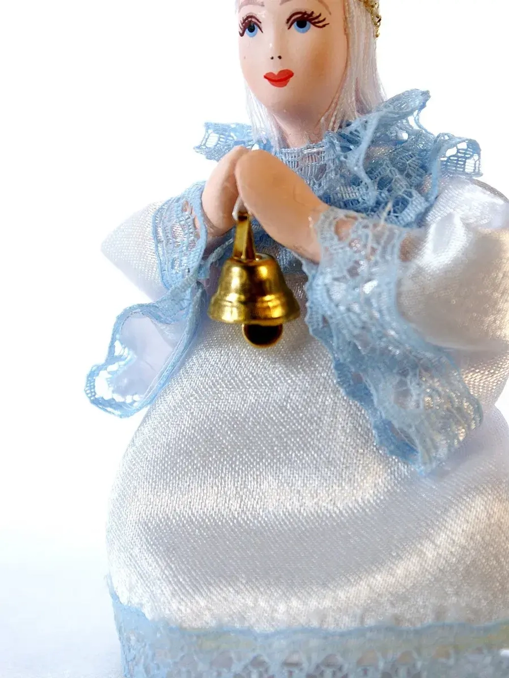 Кукла-подвеска "Летящий ангелочек с трубой"