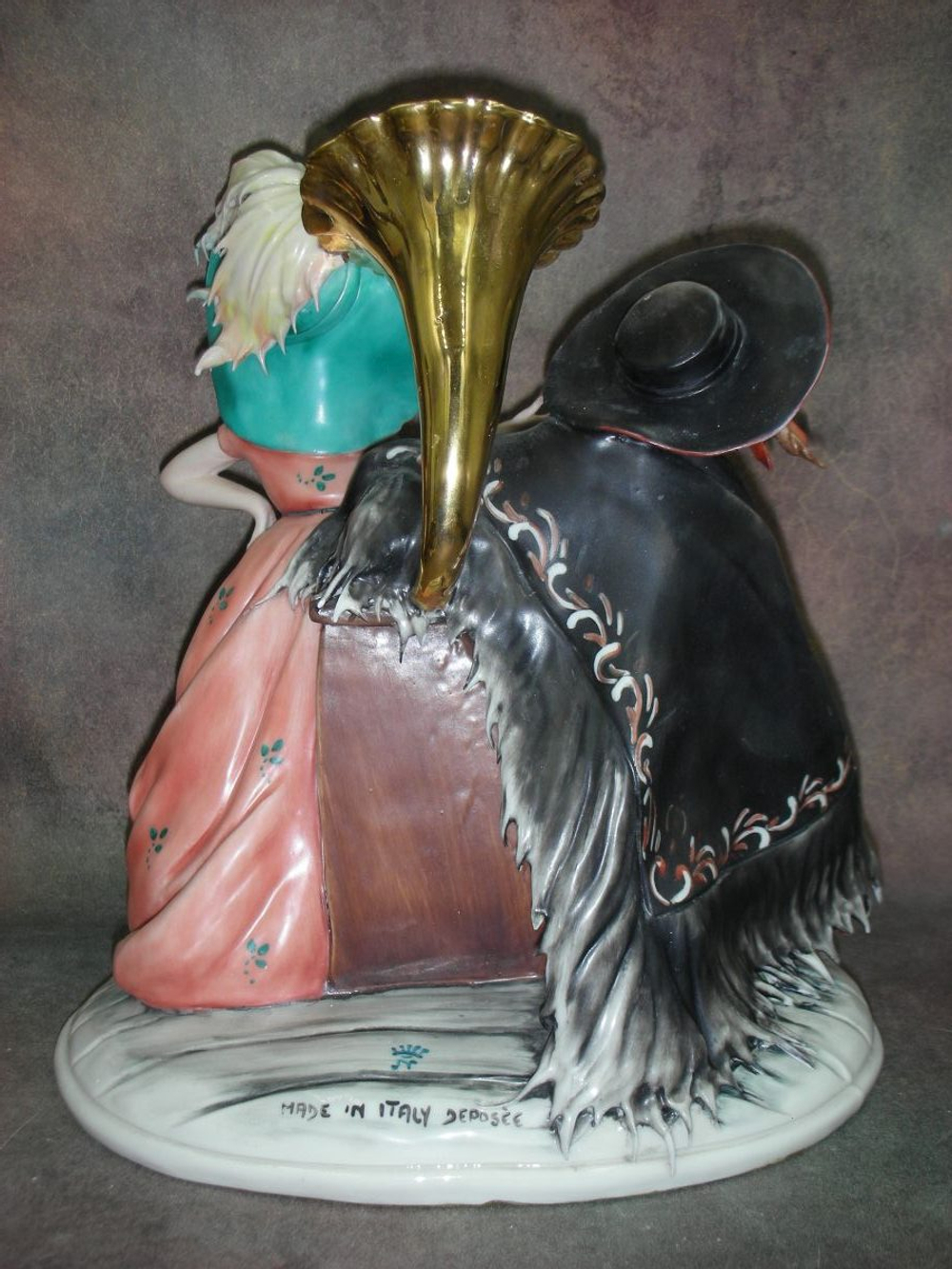 Статуэтка. Фарфор. На чердаке. Capodimonte. Италия