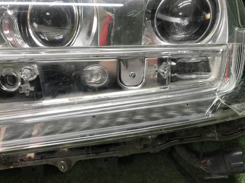 Битая Фара левая Toyota Land Cruiser 200 15-21 LED
