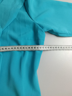 Блузка ярко-голубая на запАх 42 размер