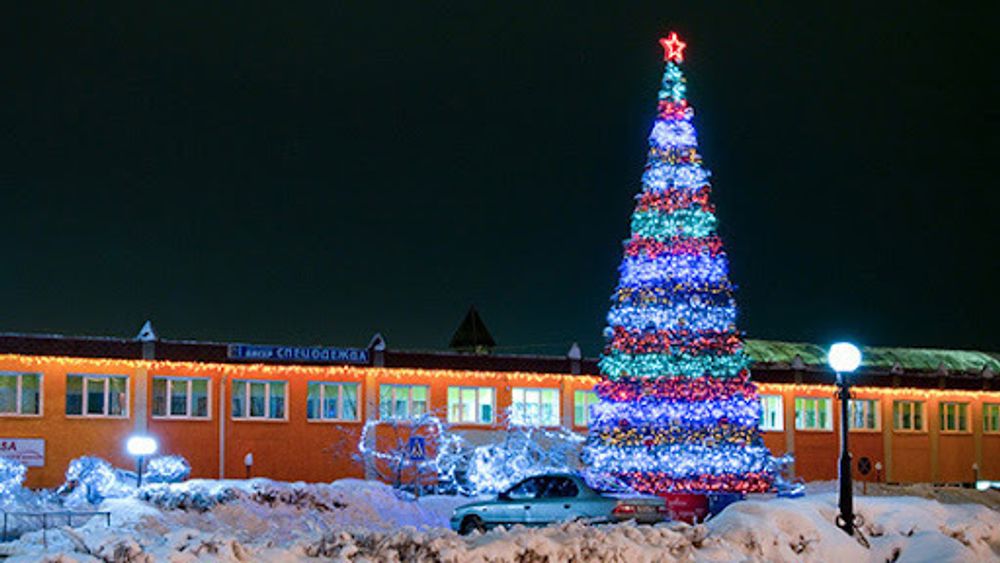 Светодинамическая елка каркасная-узкая с встроенной гирляндой "Евро-2" 27 м