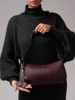 Кожаная сумка багет кросс-боди зимняя вишня