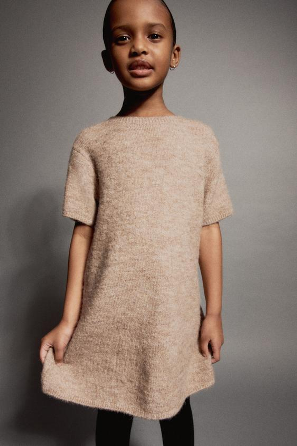 ZARA ТРИКОТАЖНОЕ ПЛАТЬЕ С КОРОТКИМИ РУКАВАМИ, ПЕСОЧНЫЙ