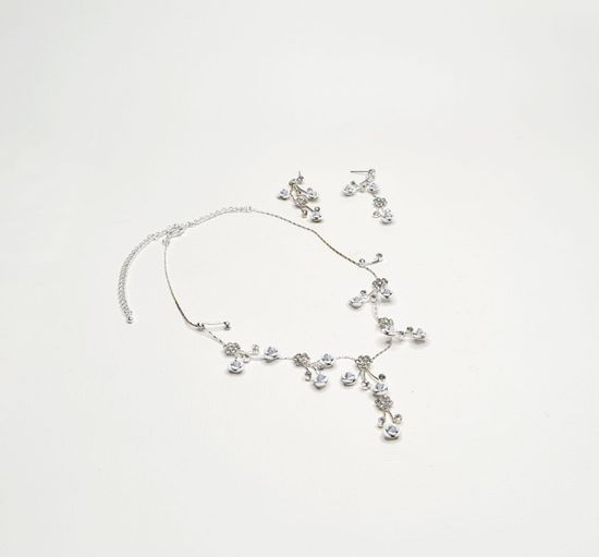 Комплект бижутерии (колье, серьги, браслет, кольцо)