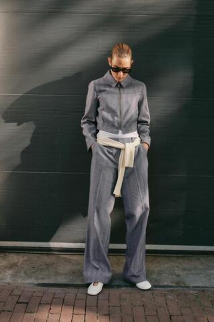 ZARA БРЮКИ СО ШЛЕВКАМИ И ДЕКОРАТИВНОЙ ОТСТРОЧКОЙ, СИНИЙ