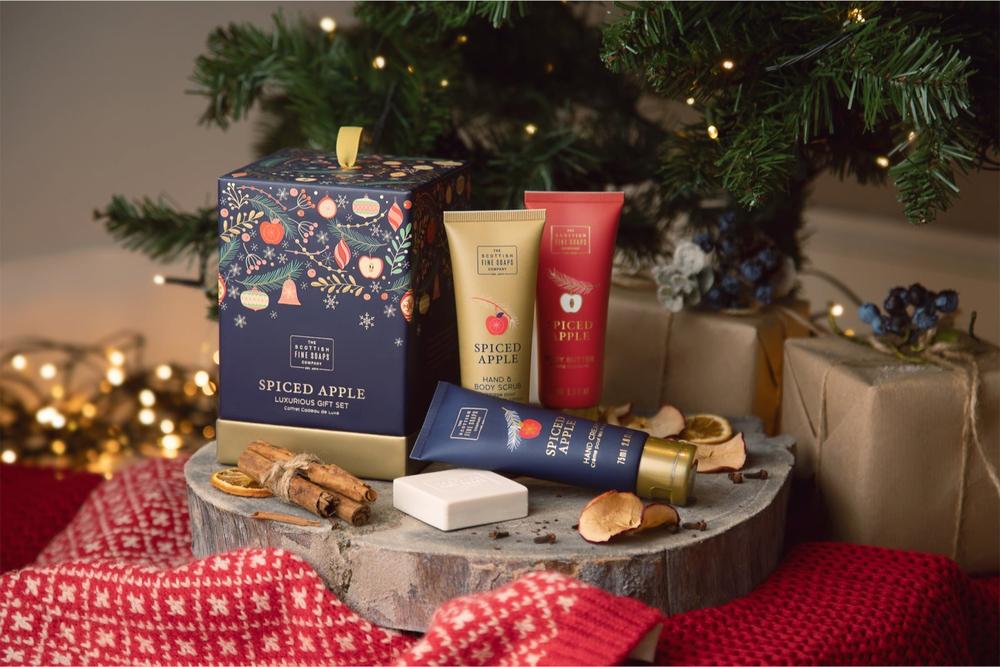 Scottish Fine Soaps Spiced Apple Luxurious Gift Set - подарочный набор /   / GTIN 5016365042505