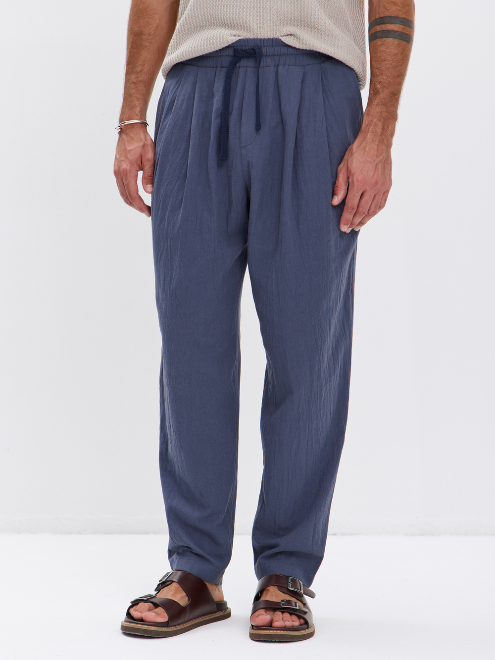 Штаны хлопковые с защипами