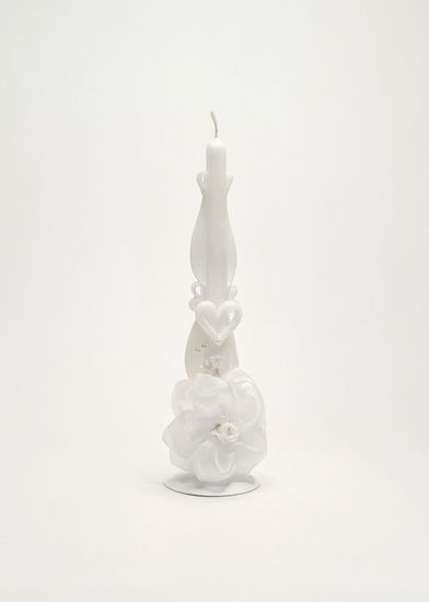 Свеча резная на металлическом подсвечнике