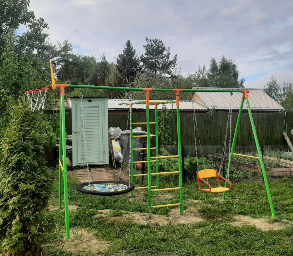 Уличный комплекс с двумя качелями зеленый