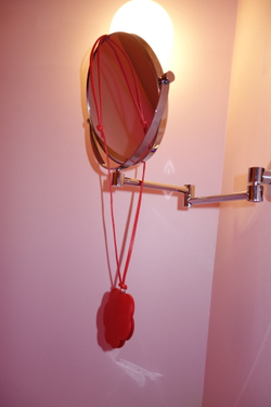 Подвеска-ключница RED