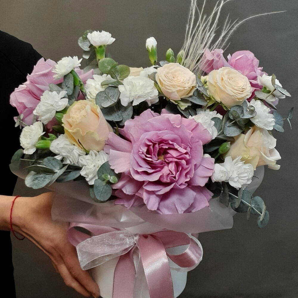 Авторская композиция с пионовидными розами М