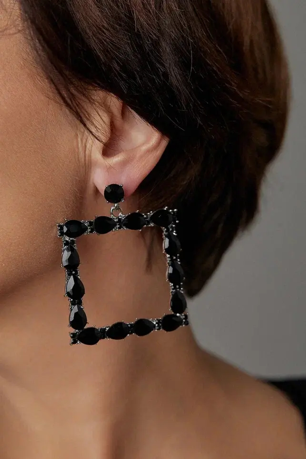 серьги черные кристаллы квадраты