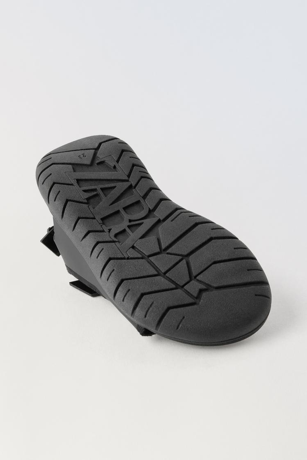 ZARA САНДАЛИИ ИЗ ВЫСОКОТЕХНОЛОГИЧНОЙ ТКАНИ, ЧЕРНЫЙ