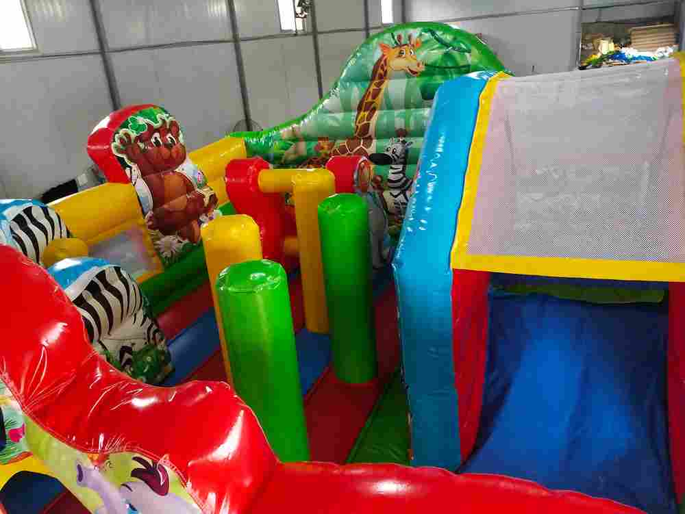 Коммерческий надувной батут «Царство зверей», 5x5x2.8 м.