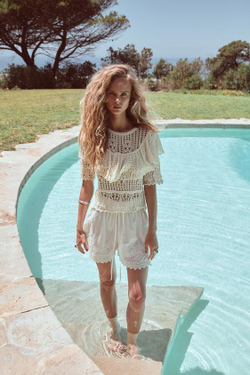 ZARA ТРИКОТАЖНЫЙ ТОП В РОМАНТИЧЕСКОМ СТИЛЕ С ВОЛАНАМИ, ЭКРЮ