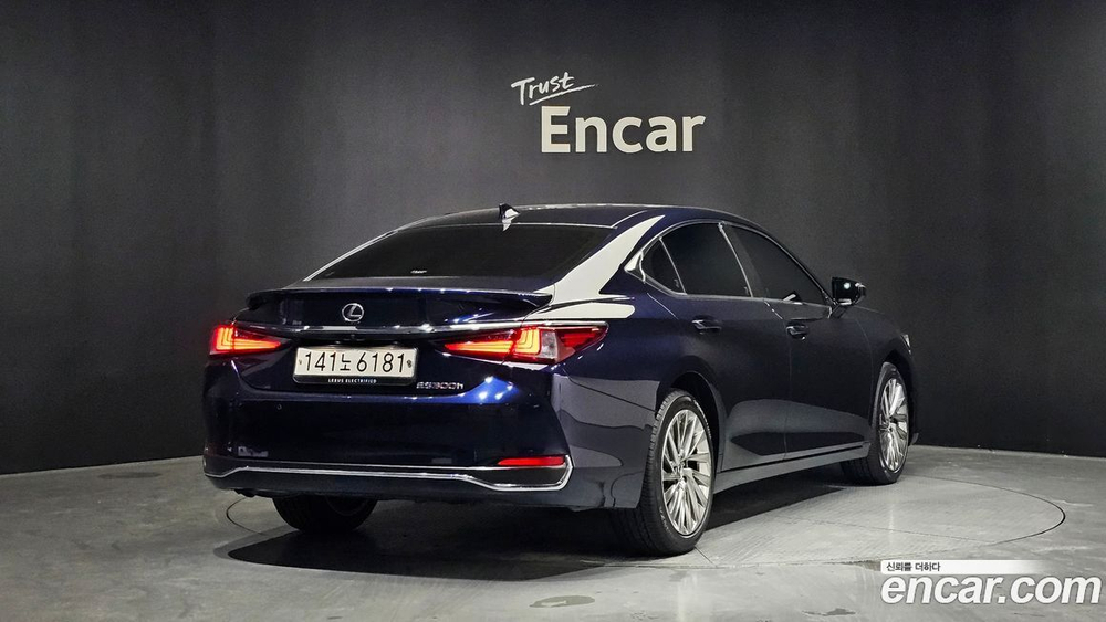 Lexus ES300h 7 Generation Luxury Plus (04.2023)