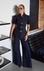 Костюм из джинсы с приталенным жакетом