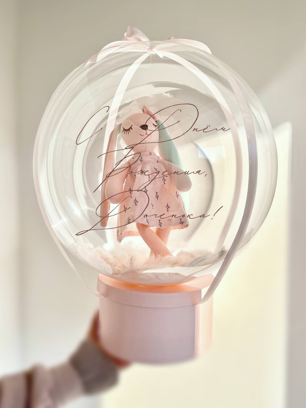 Шляпная коробка с игрушкой зайка №3937