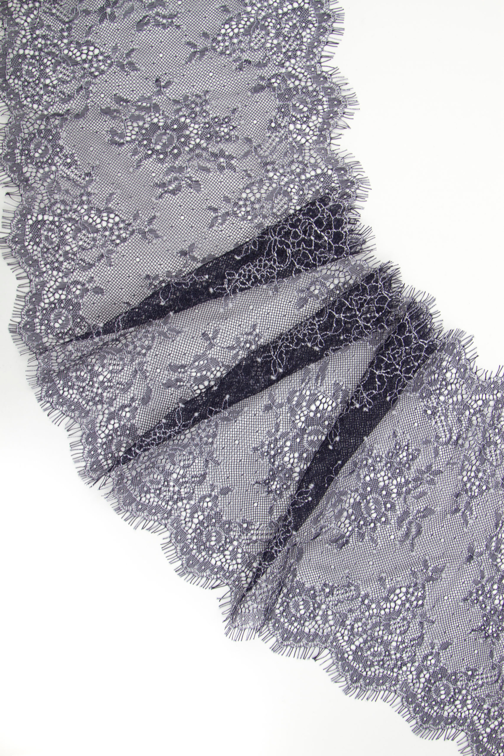 Кружево шантильи темно-синее с нитью экрю неэластичное ширина 22 см длина 1.45 м