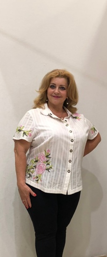 Короткий белый блузон с расшитым принтом