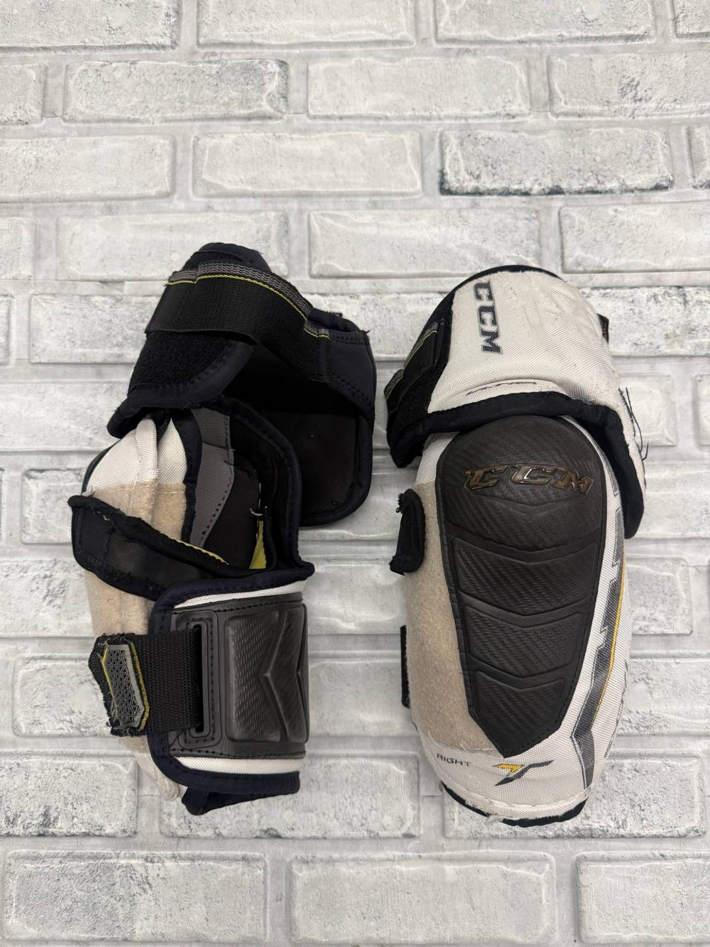 CCM ULTRA TACKS SR XL