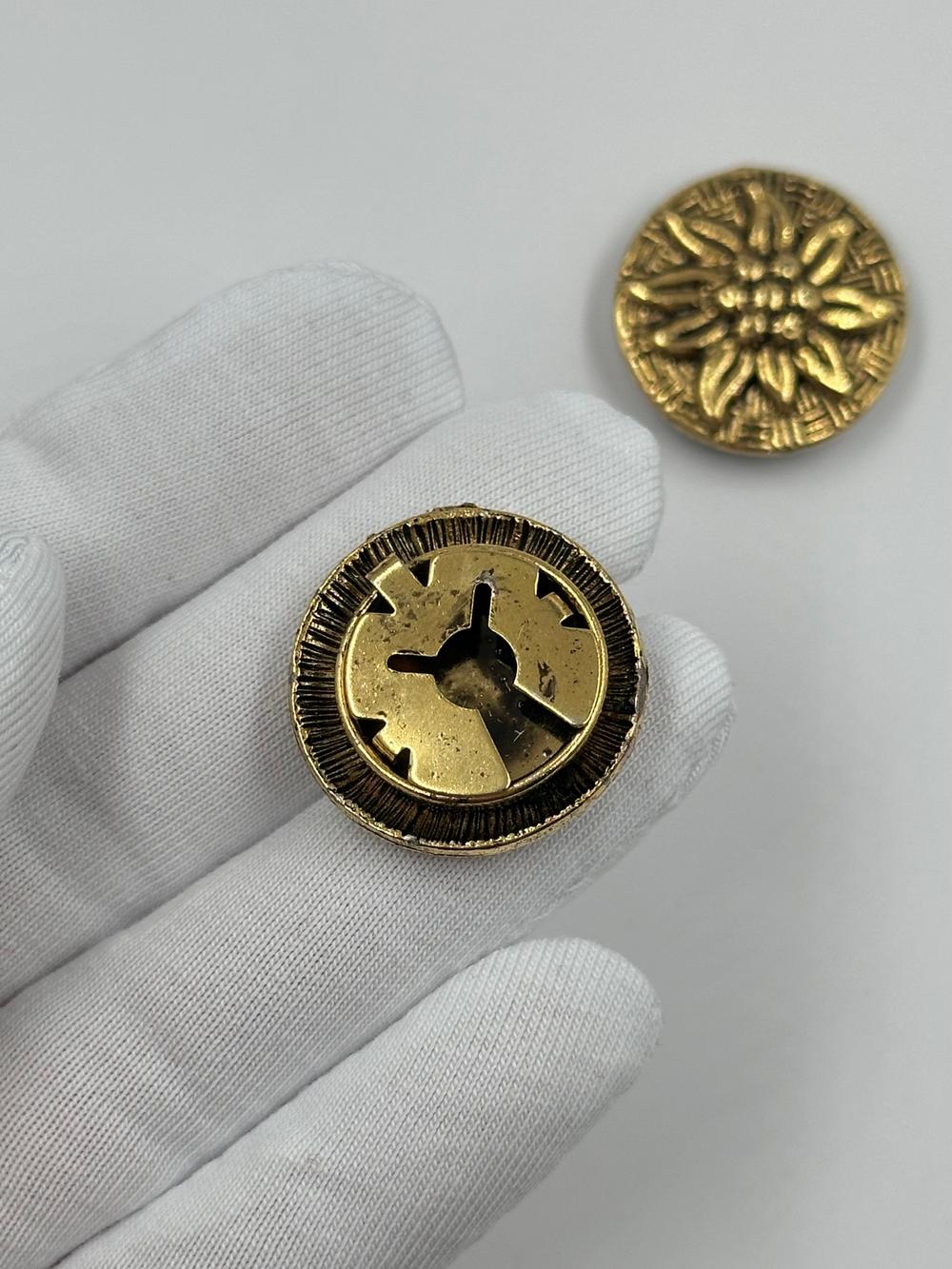 Накладка на пуговицу с цветком