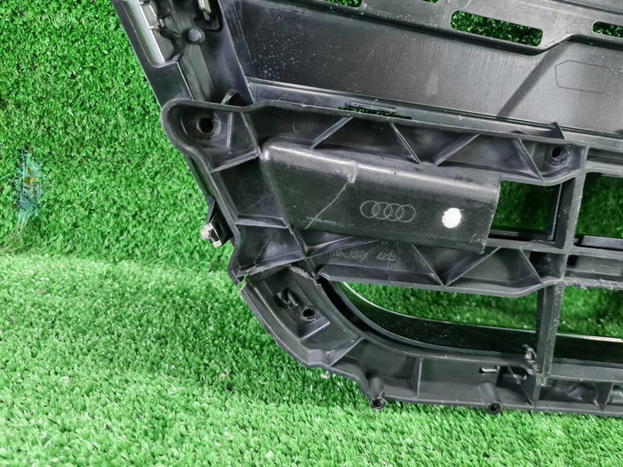 Решетка радиатора Audi A8 4 D5 (2017-2022)