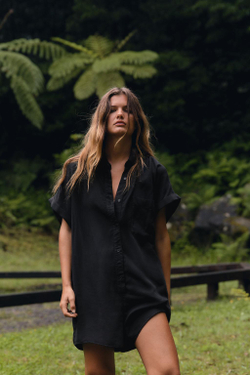 ZARA КОМБИНЕЗОН ИЗ СТРУЯЩЕЙСЯ ТКАНИ С КАРМАНАМИ, ЧЕРНЫЙ