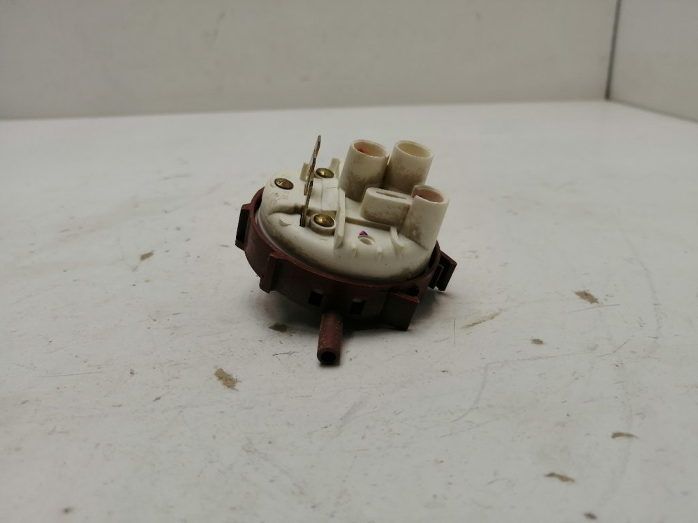 ADP450WH ктп12 Датчик уровня воды для посудомоечной машины Whirlpool 7610051 б/у