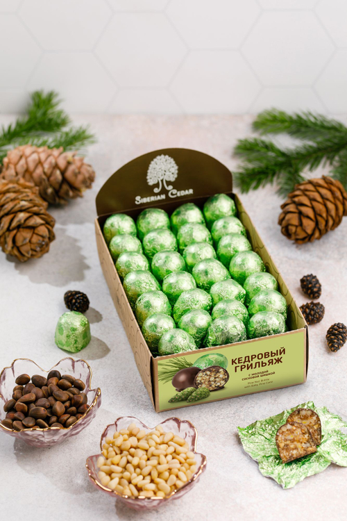 Кедровый грильяж с сосновой шишкой / шоу-бокс / 540 г / ТМ Сибирский кедр