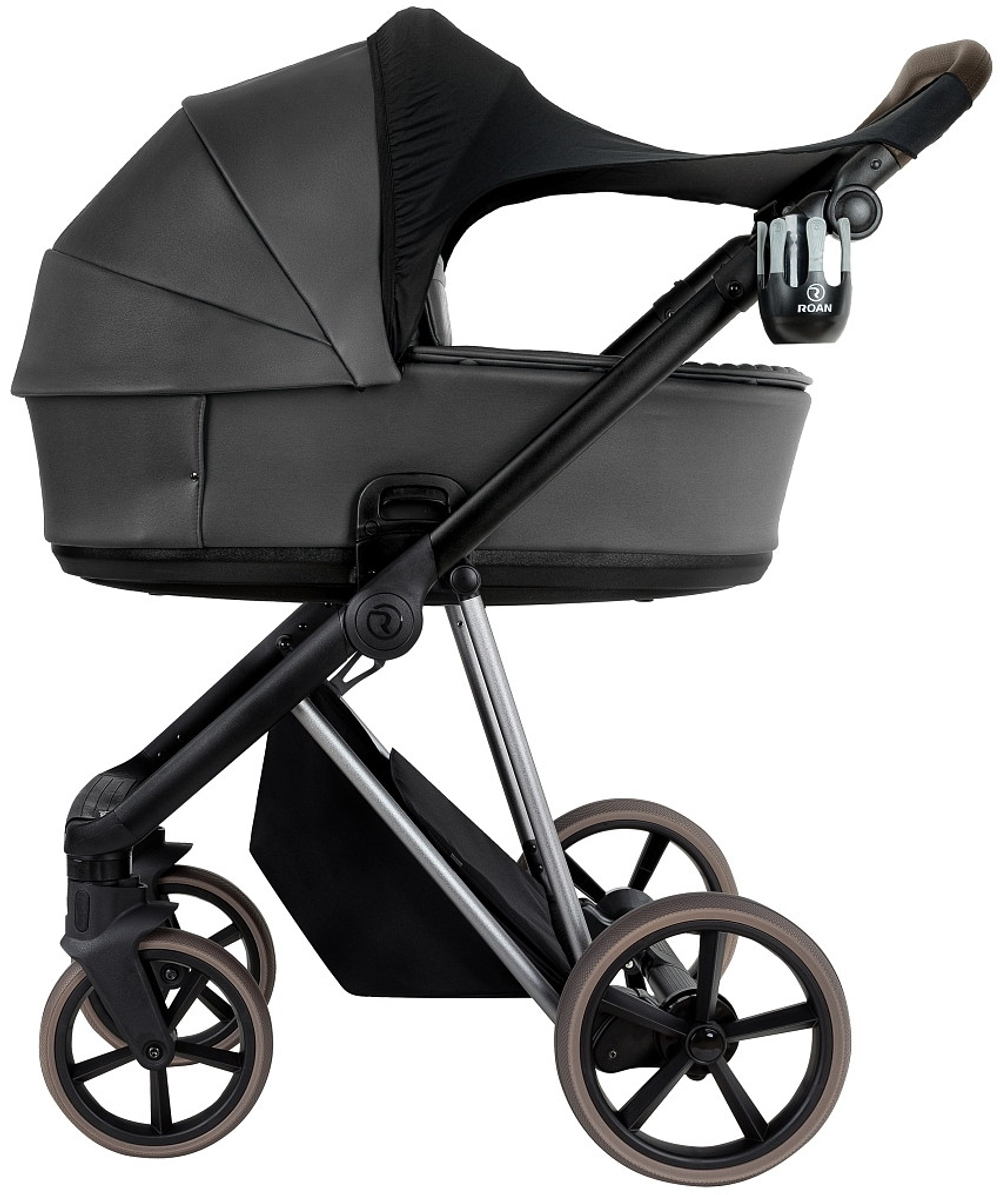 Детская коляска Roan Sol Vintage Luxury Leather 2.0 3 в 1 с автокреслом Tutis Elo Lux EduSky Black VEGA99DB Woodland Gray/Nickel/руч.Cappuccino