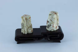 Сет нэцкэ Дзюродзин и Фукурокудзю на подставке