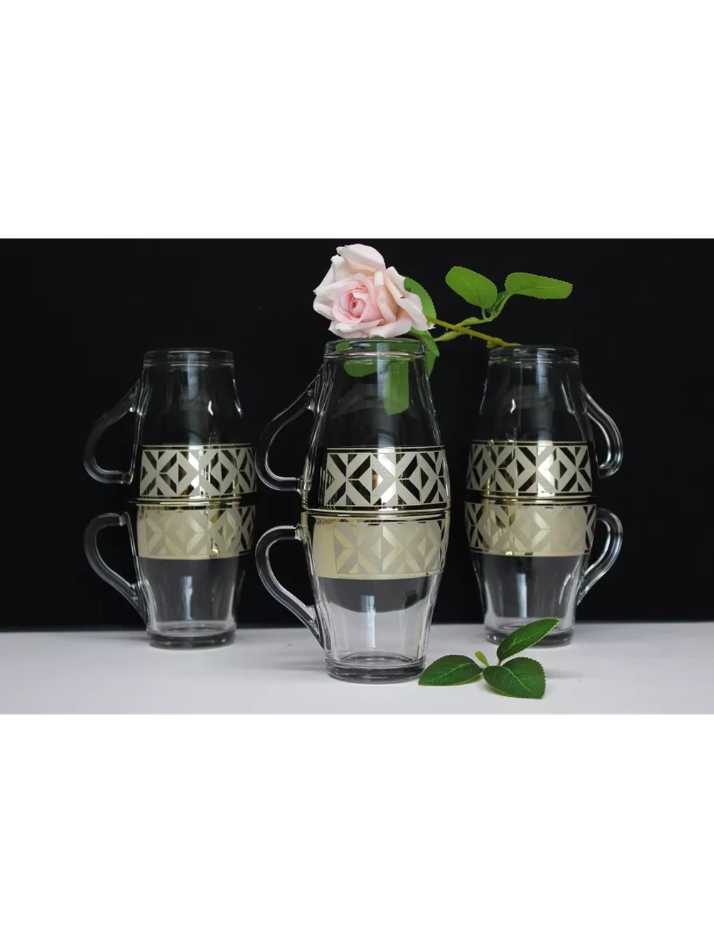 Набор кружек для чая и кофе.