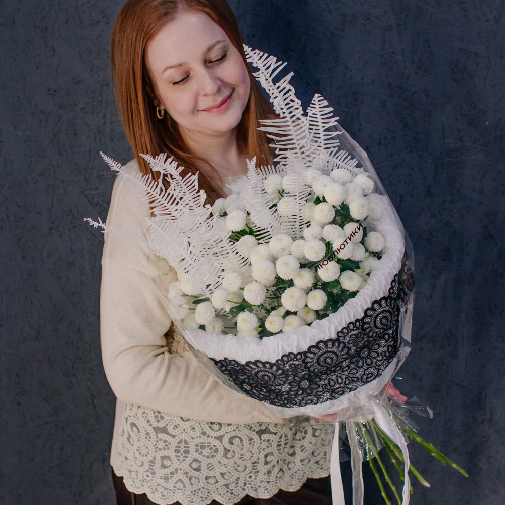 114. Кружевной букет с хризантемой Ньютон