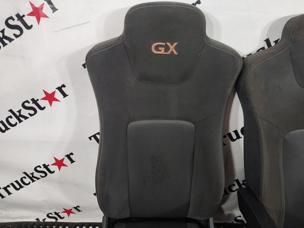 Комплект сидений пневматических 2023г