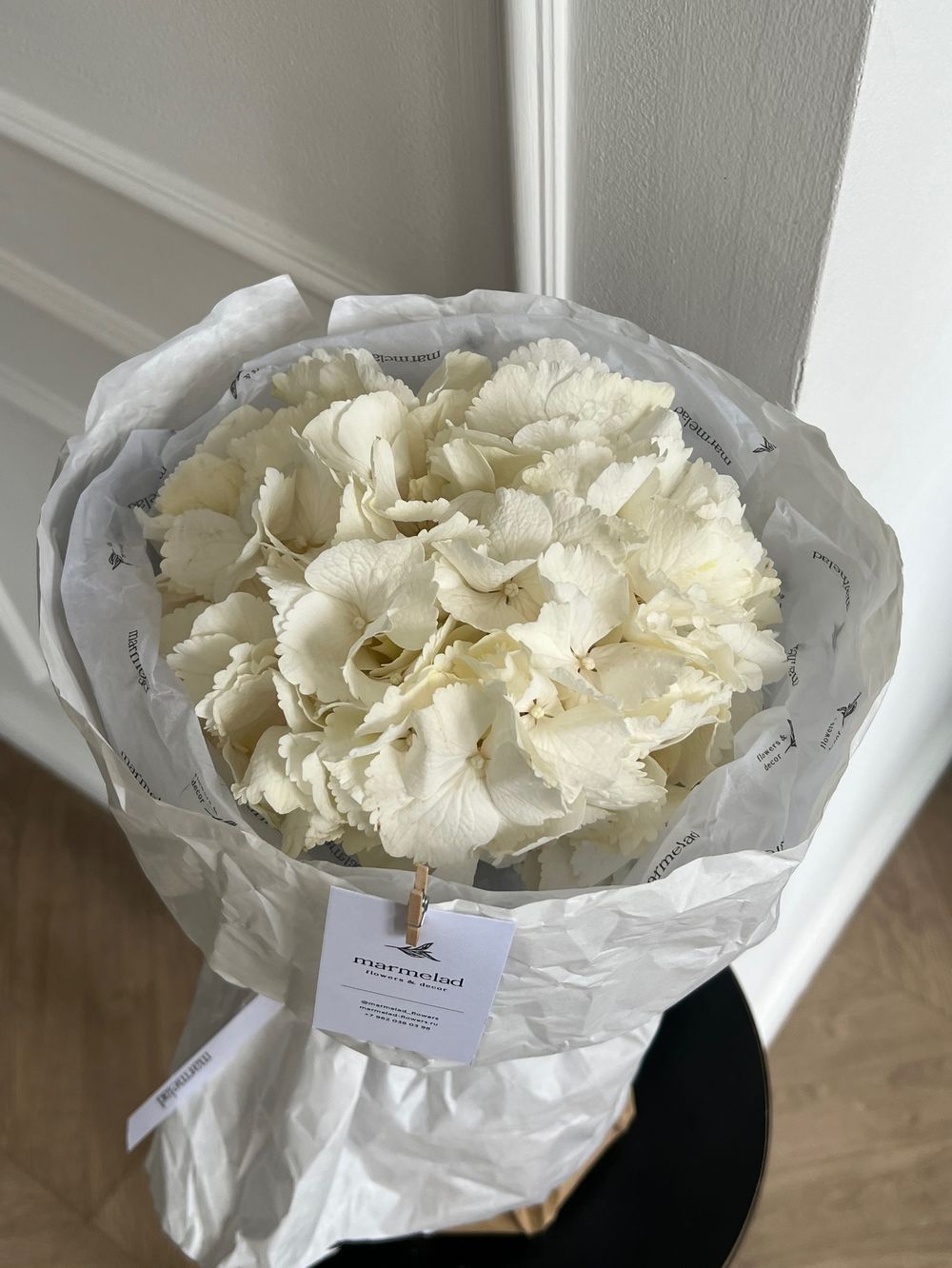 Авторский букет из гортензии в белом оттенке