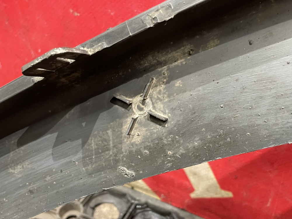 Накладка крыла правая