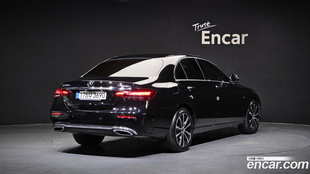 Mercedes-Benz E-Class W213 E300e 4MATIC Exclusive (05.2021)