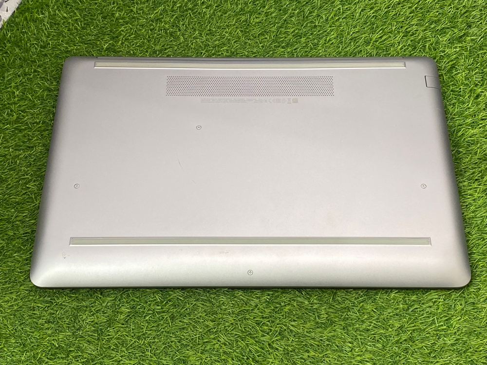 Ноутбук HP 17' i7-10510U/R7 M440/8GB/256GB/ 470 G7[9HP76EA]/Windows 10