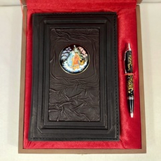 Ежедневник А5 "Морозко" (обложка из натуральной кожи) и ручкой с росписью Палех в футляре