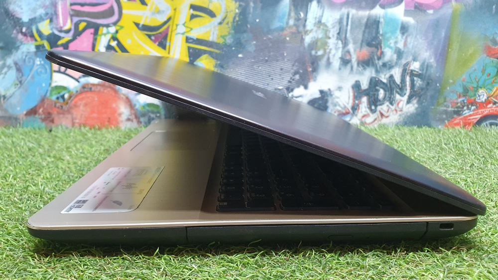 Ноутбук ASUS i5-7/8Gb/920MX 2Gb/FHD