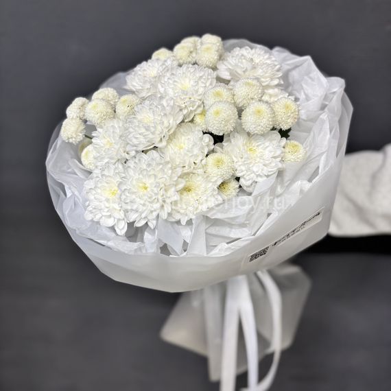 Букет из белых хризантем