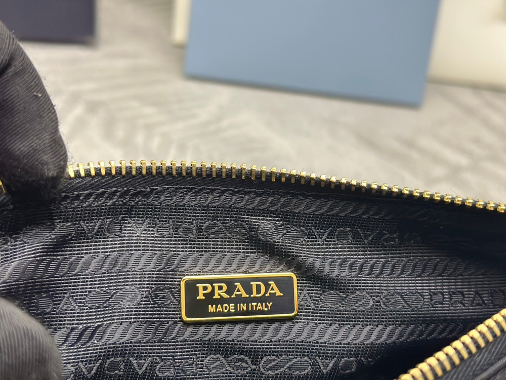 Prada Re-Edition 2002