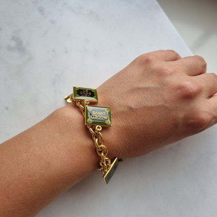 Браслет Joan Rivers с названиями улиц